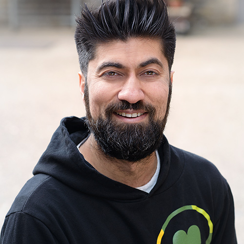 haroon-khan-team-photo-col-500px-sq Haroon Khan - producer at Boxing Zebra